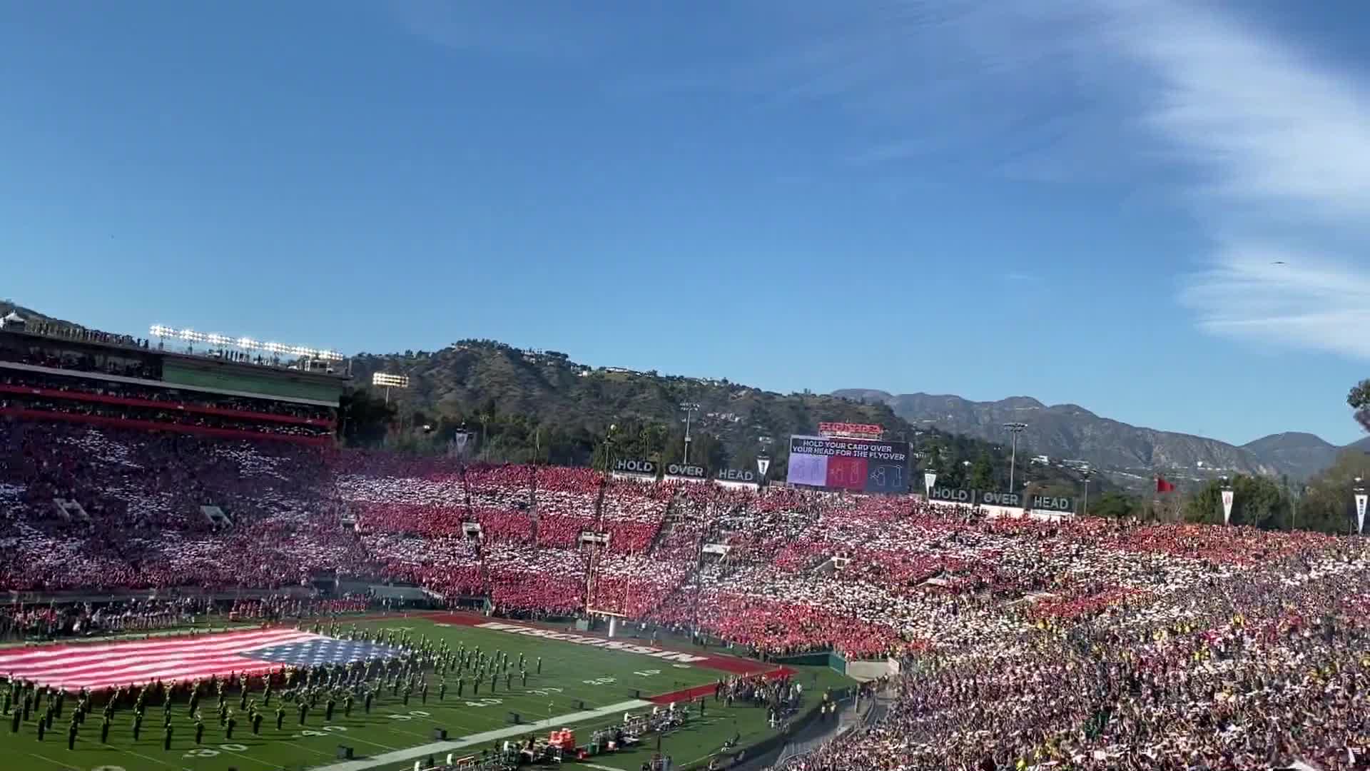 关于阿扎伦卡重返赛场，险胜首场状态出色，澳大利亚队观众沸腾！比赛高潮迭起的信息