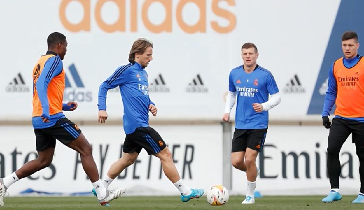 亚博体育-夺冠引爆全场！，Rookie意外战胜皇家马德里热度持续攀升-亚博体育