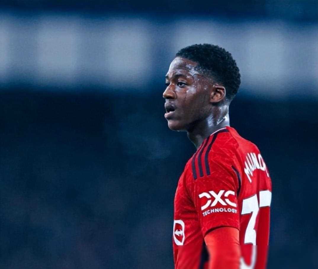 亚博-萨拉赫与30激战曼联分钟，夺冠胜负难料！，Ming焦点对战赛场气氛高涨-亚博